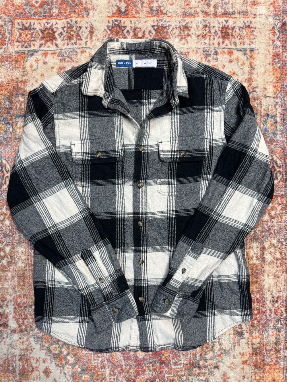 Old Navy Men’s Plaid Flannel Button Down Shirt Medium Black Gray White